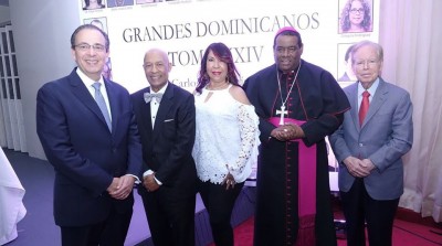 El Dr. Arnaldo Espaillat Matos formó parte de la mesa de honor de la XXIV edición del libro Grandes Dominicanos.