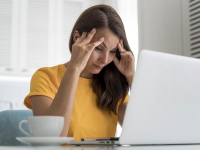 Stress and eye health: Why do eyes twitch?