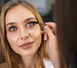 Makeup and eyes: safe practices to avoid irritation