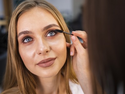 El maquillaje y los ojos: prácticas seguras para evitar irritaciones