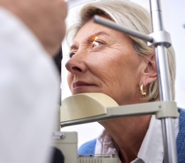 Cataracts: Symptoms You Shouldn&rsquo;t Ignore