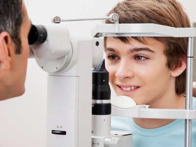 ¿Cuándo debe ser la primera consulta oftalmológica de mi hijo?